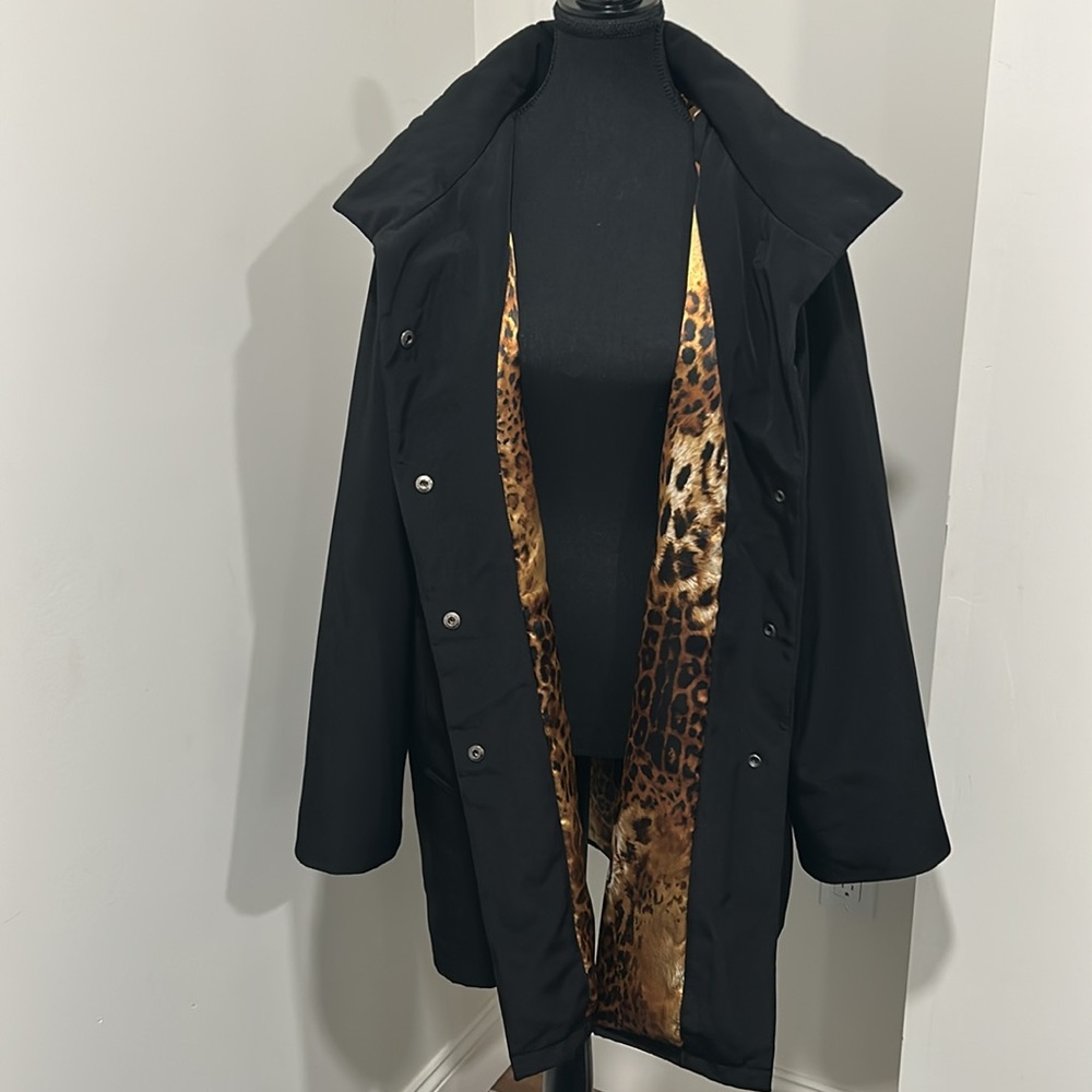 Dana Bachman rain coat with detachable hood. Size xl